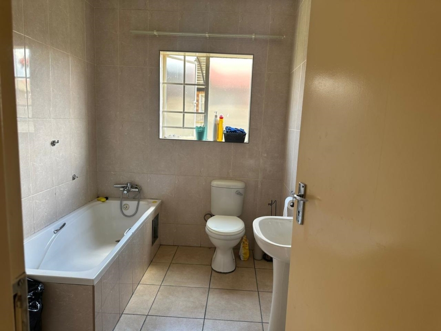 To Let 3 Bedroom Property for Rent in Waterval East North West